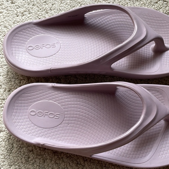 OOFOS OOlala Sandals in Stardust - Picture 13 of 16